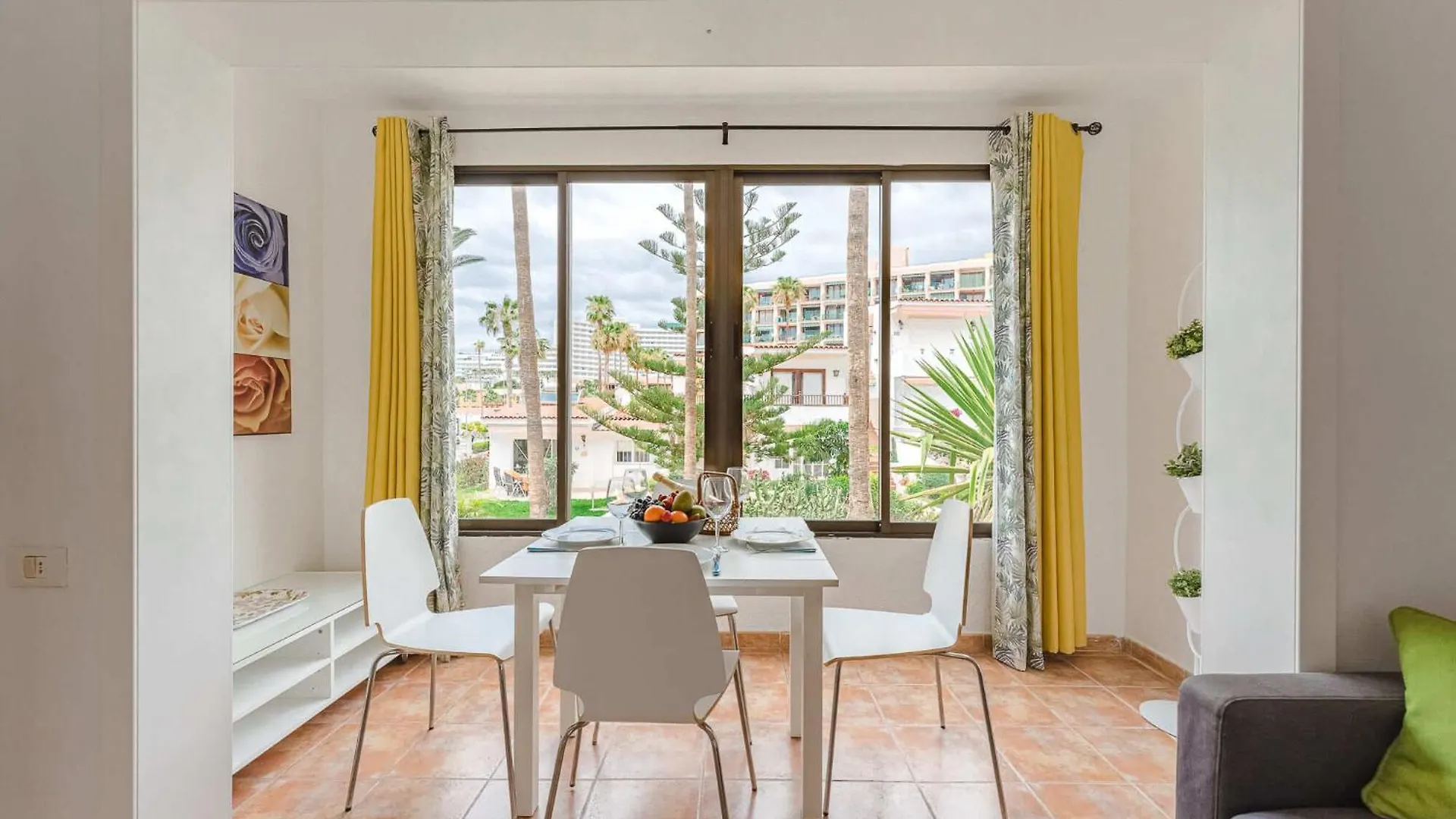 Apartment Near The Ocean And Sun Terrace Playa de las Americas